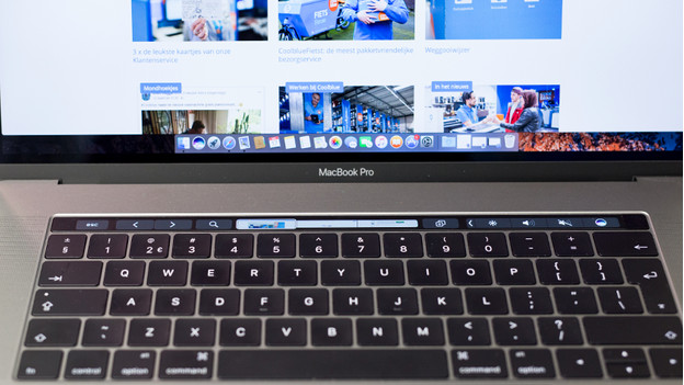 Surfen op internet met Touch Bar Macbook. 