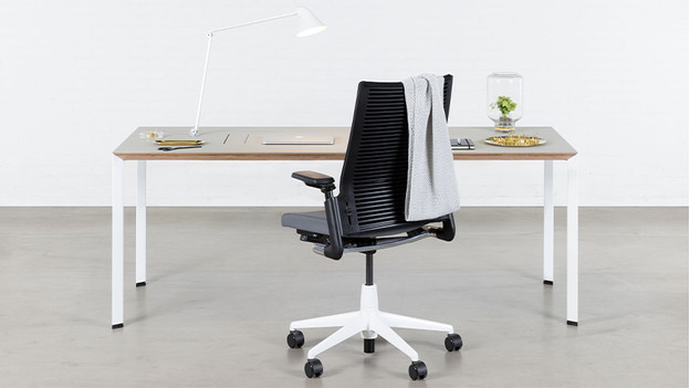 Ergonomic desk chair