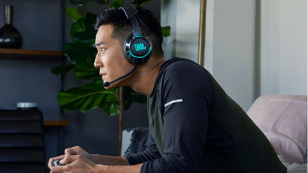 Noise canceling gaming headset