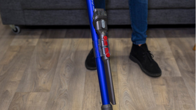 Dyson V11, l'aspirateur balai à écran LCD et brosse intelligente !