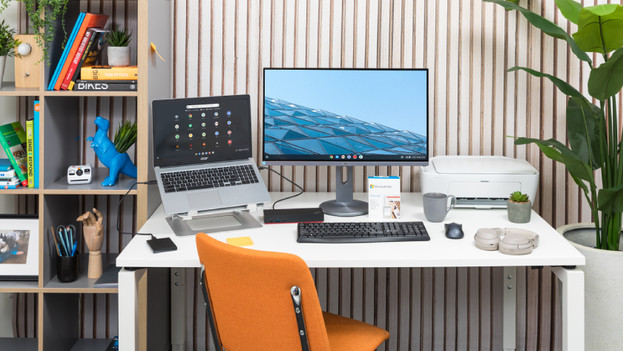 Chromebook sur un bureau.