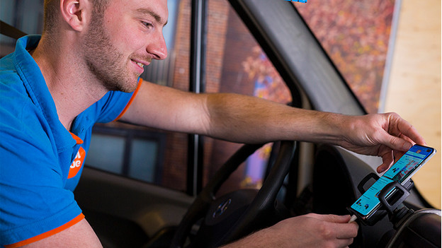 telefoon oplader in de auto