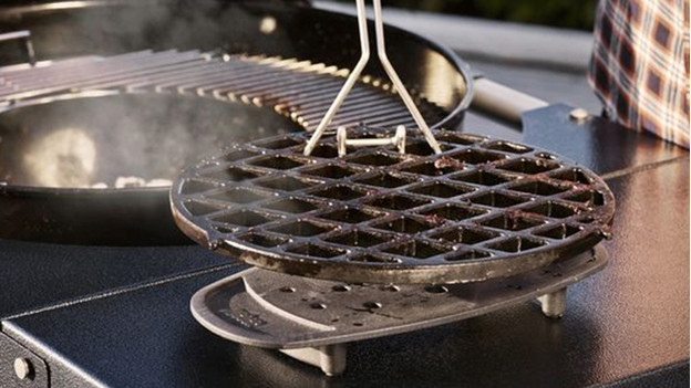 Astuces et techniques pour nettoyer grilles barbecue et four