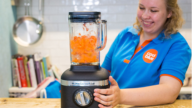 Carrot soup in blender