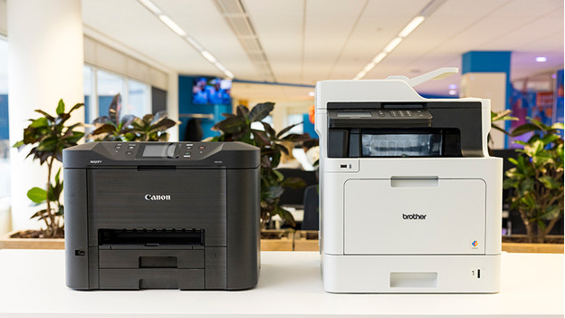 inkjetprinter en laserprinter naast elkaar