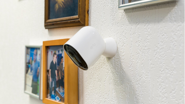 Photo de l'Arlo Pro 4 au mur