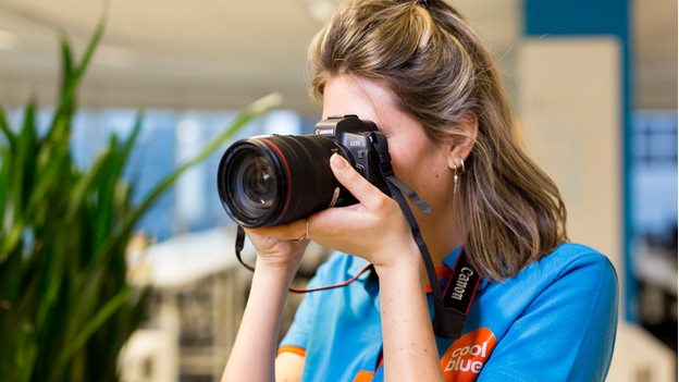 girl photographer with canon