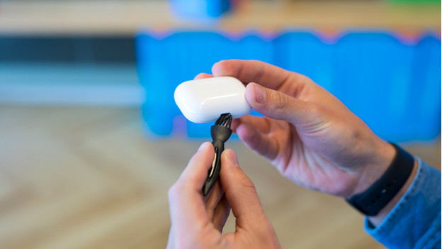 Oplaadpoort schoonmaken