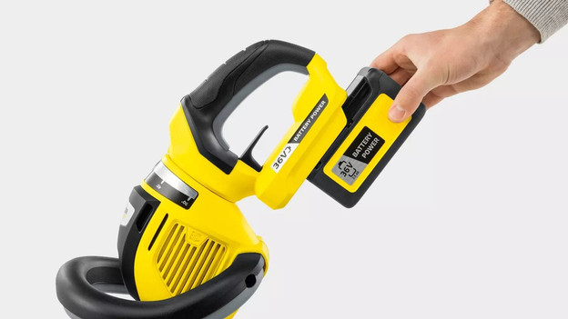 Batterie Karcher 36 volts dans un taille-haie