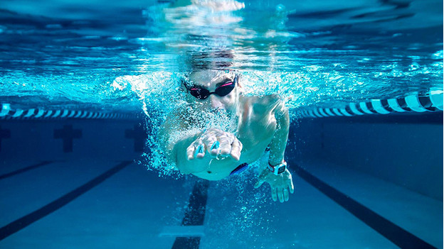 What sports watch do I need for swimming? - Coolblue - anything for a smile