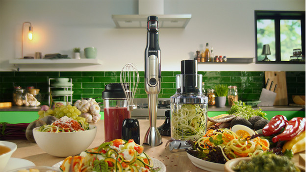 Staafmixer met gesneden groenten 