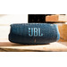 JBL Charge 5 Blauw product in gebruik