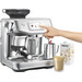 Sage the Barista Touch Impress Brushed Stainless Steel produit à l'usage