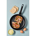 Tefal Easy Cook & Clean Koekenpannenset 24 + 28 cm + Hapjespan 26 cm product in gebruik