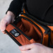 WANDRD Roque Sling 3 L Orange produit à l'usage