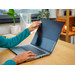 Trust Primo Privacy Filter voor 14 inch laptops product in gebruik