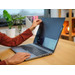 Trust Primo Privacy Filter voor 15,6 inch laptops product in gebruik