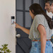 Ring Battery Video Doorbell Nikkel + Indoor Cam product in gebruik