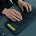 Logitech Pop Icon Keys Grafiet AZERTY product in gebruik