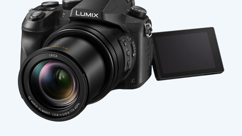 Panasonic Lumix DMC-FZ2000 optical zoom