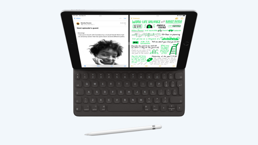 iPad 2021 with Smart Keyboard Folio case and Apple Pencil 1