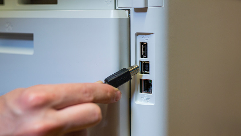 Connecter le câble USB