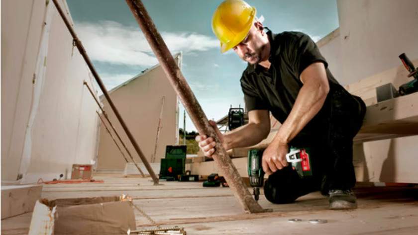 Drive screws with a Metabo impact screwdriver