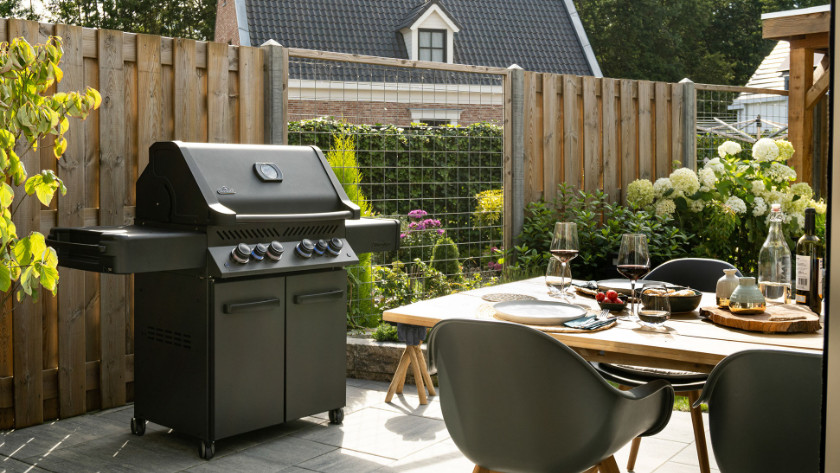 Grand barbecue en pose libre