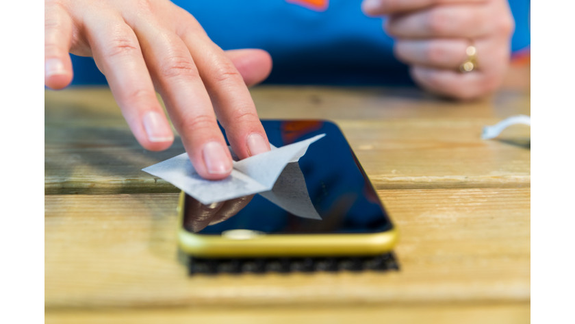 Nettoyer l'écran avec une chiffonnette humide