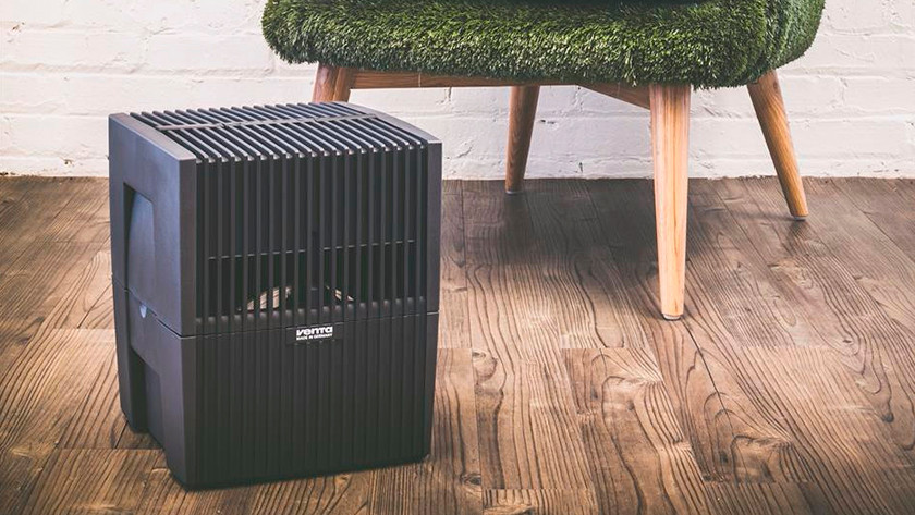 Luchtbevochtigers en houten meubels