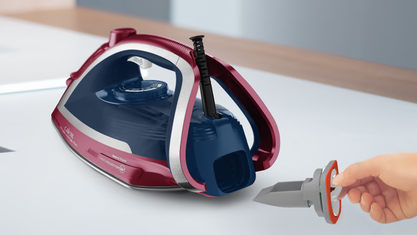 Calor steam iron with limescale collector