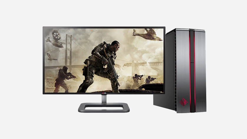Jeu PC avec écran et Call of Duty sur l'écran.