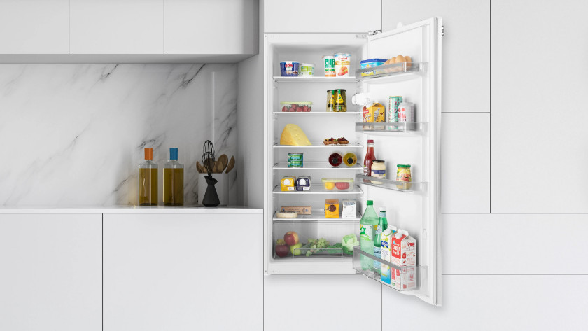 Built-in single-door fridge