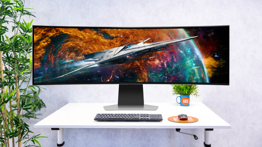 Samsung Odyssey G9 sur table