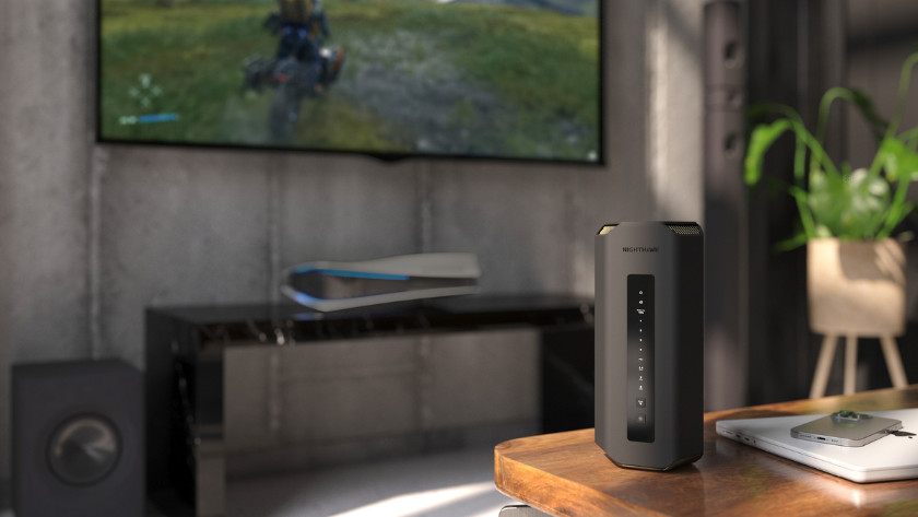 Netgear Nighthawk RS700 sur la table