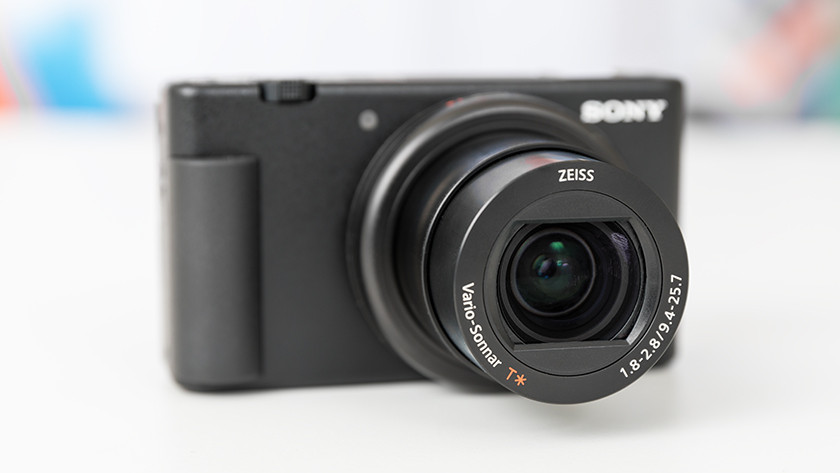 Fixed 24-70mm lens ZV-1 Vlog