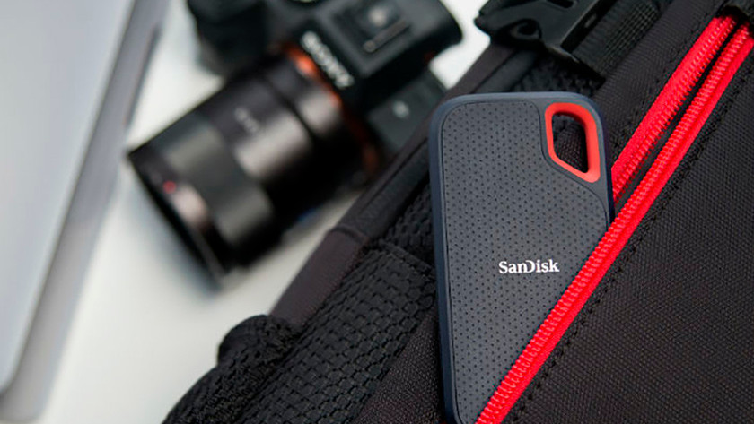 Un SSD portable SanDisk Extreme dans un sac photo