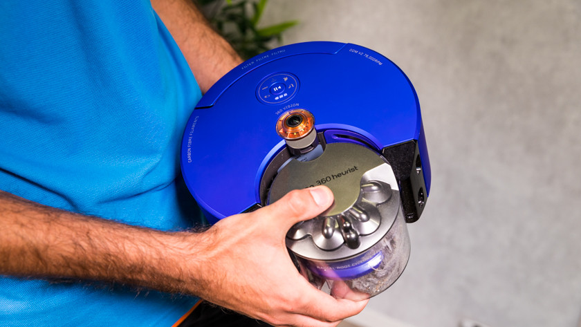 Nettoyer les roues de l'aspirateur-robot