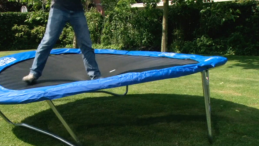 4 Dangers That Make Jumping On A Trampoline Unsafe Coolblue Before 23 59 Delivered Tomorrow