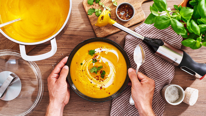 Réduire en purée avec un mixeur plongeant