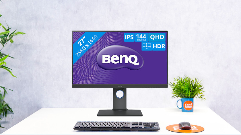 Écran PC 27 pouces BenQ sur un bureau