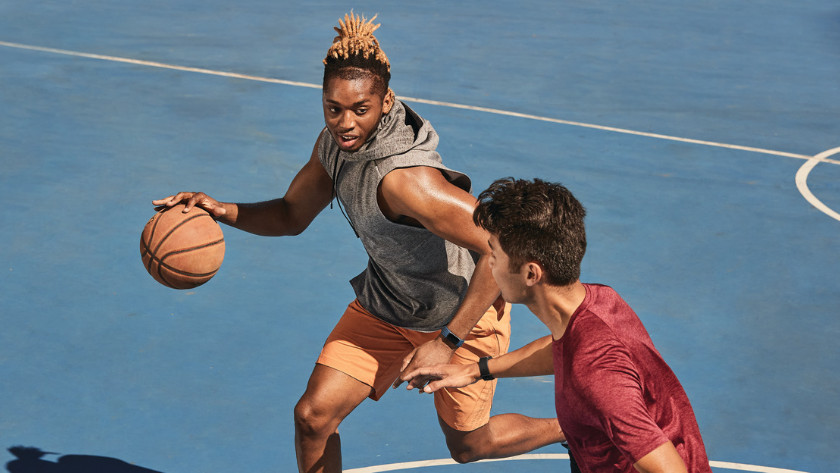 Fitbit Charge 5 basketbal