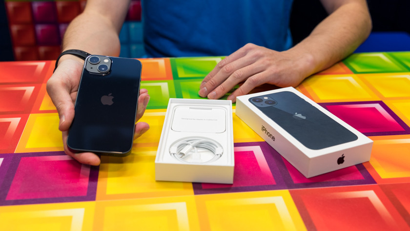 Expert review Apple iPhone 13 - Coolblue - anything for a smile