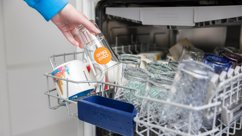 Why does your dishwasher need salt? - Coolblue - anything for a smile