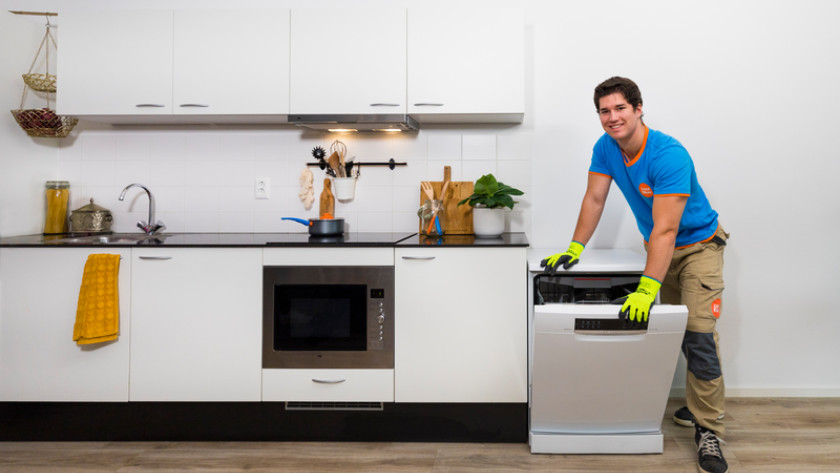 Why does your dishwasher need salt? - Coolblue - anything for a smile