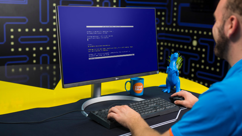 Specialist voert Windows Geheugencontrole uit voor het checken van de RAM status