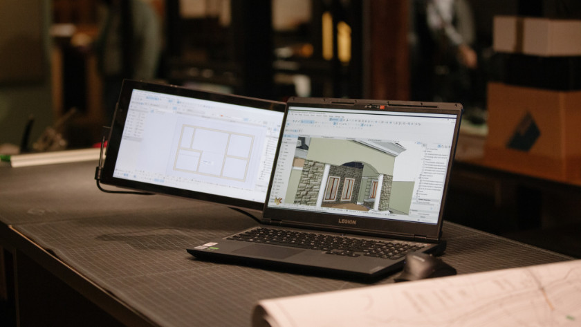 Beeldbewerking met een portable touchscreen monitor voor de kleine details