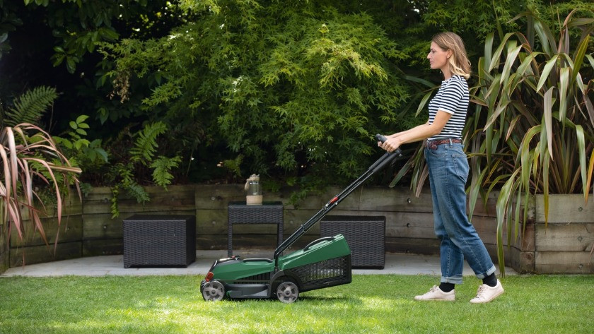 Cordless lawn mower