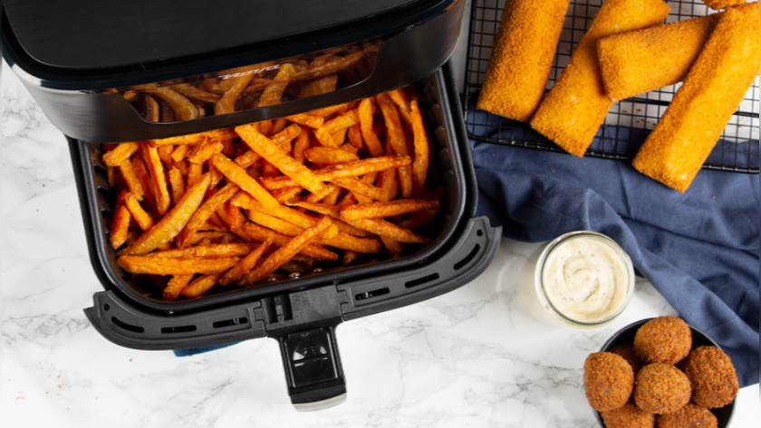des snacks dans l'airfryer