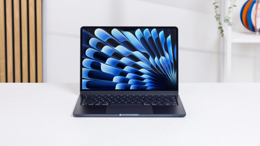 Drie MacBooks naast elkaar. 